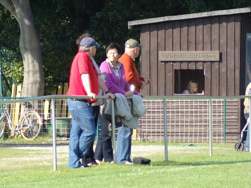 Grossenbrode-SerretzII- 009.JPG - Den (Sereetzer) Zuschauern gefällt´s.